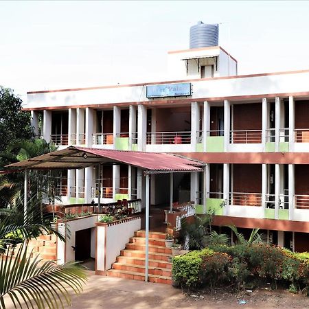 פנצ'גאני River Palace - A Valley View Hotel מראה חיצוני תמונה