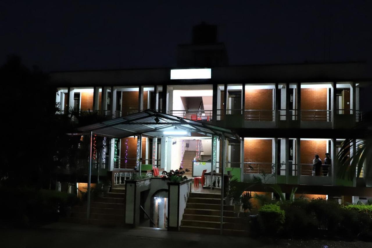 פנצ'גאני River Palace - A Valley View Hotel מראה חיצוני תמונה