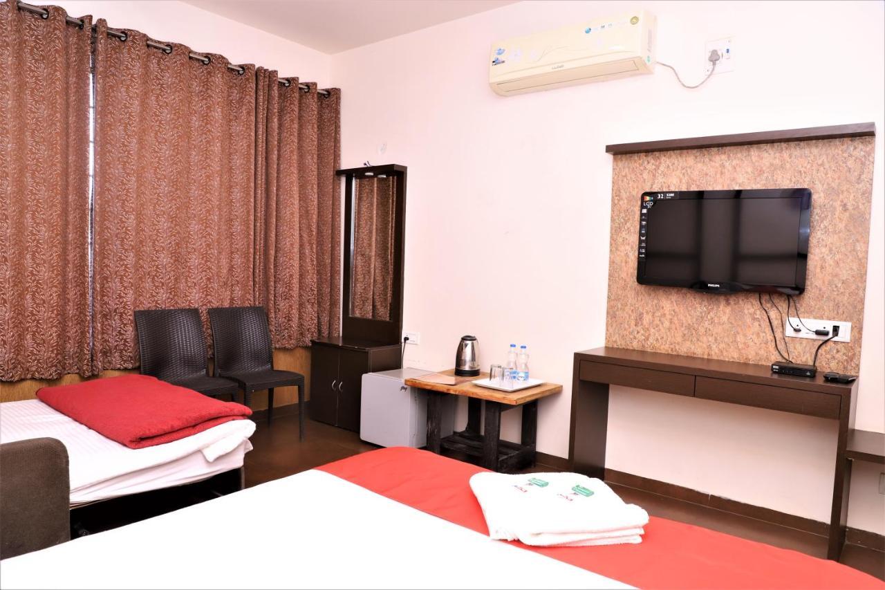 פנצ'גאני River Palace - A Valley View Hotel מראה חיצוני תמונה