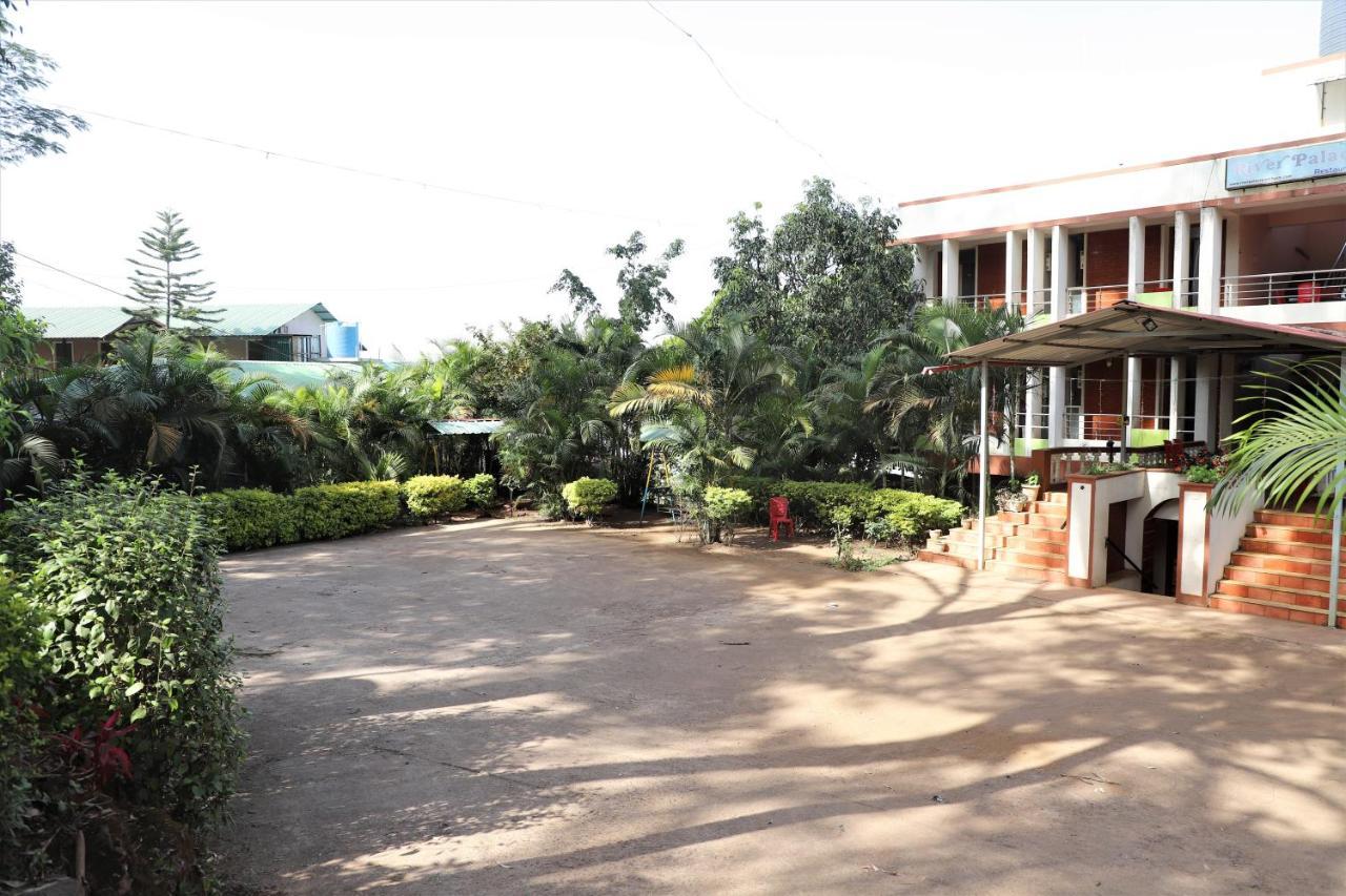 פנצ'גאני River Palace - A Valley View Hotel מראה חיצוני תמונה