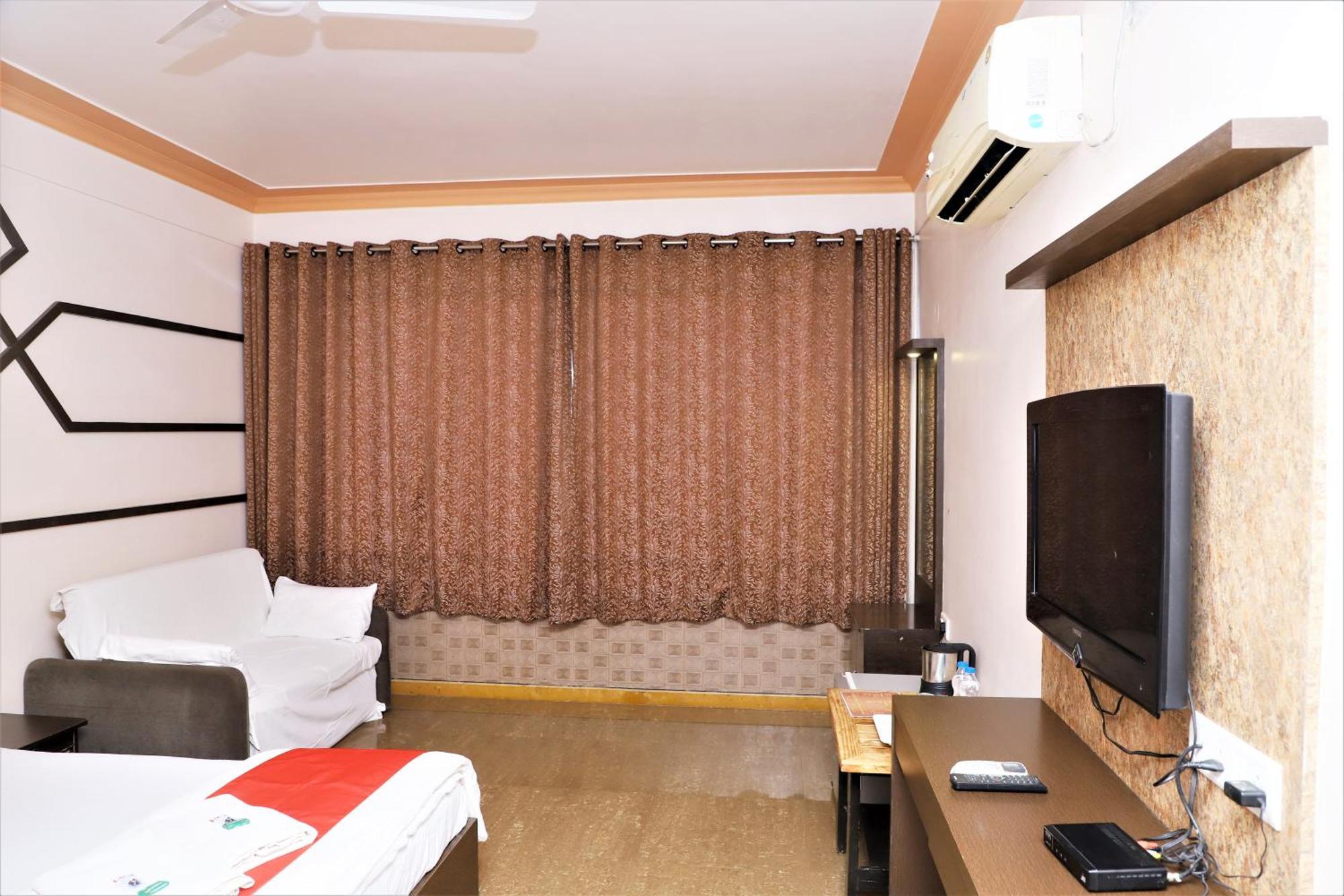 פנצ'גאני River Palace - A Valley View Hotel מראה חיצוני תמונה